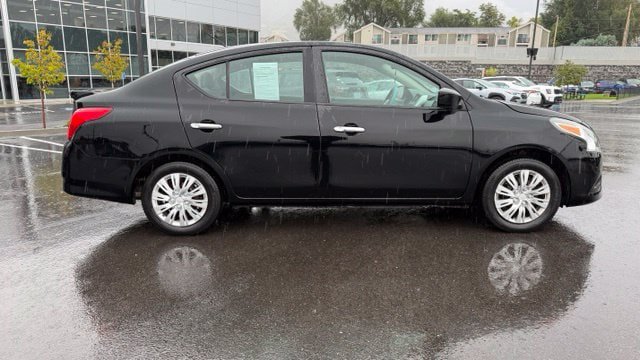 Used 2018 Nissan Versa SV FWD image 2
