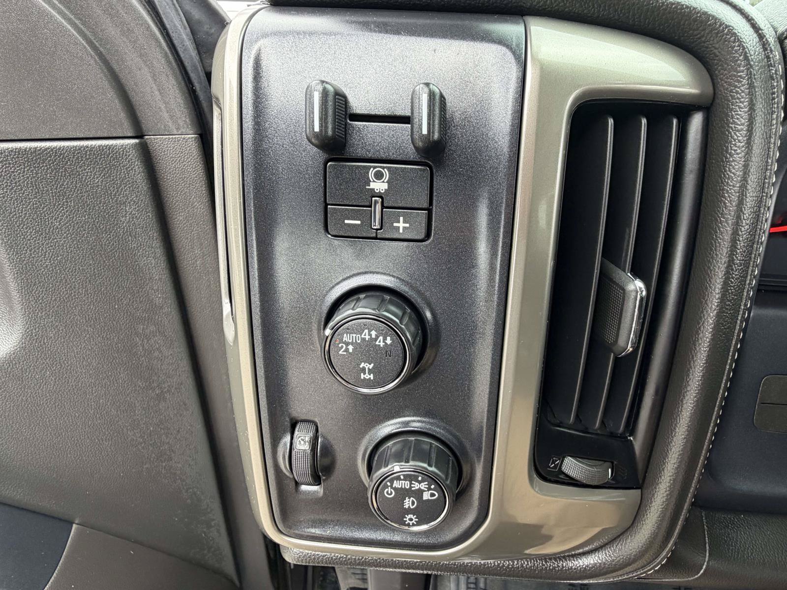 Used 2018 Chevrolet Silverado 1500 High Country AWD/4WD image 23