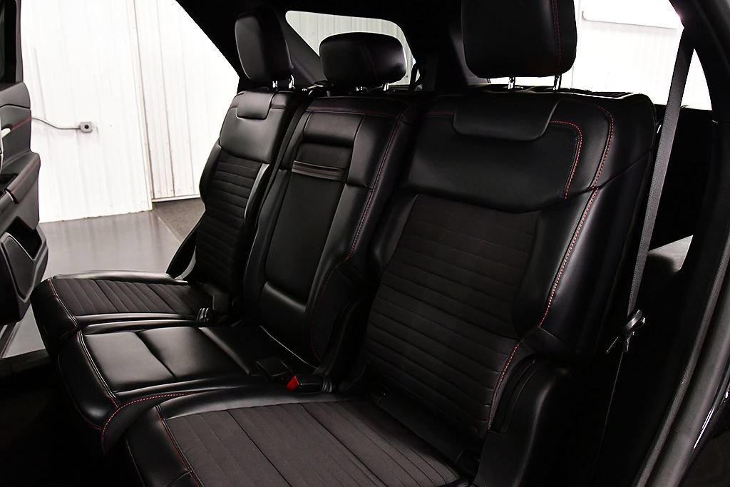 Used 2025 Ford Explorer ST-Line w/ ST-Line Street Pack AWD/4WD image 29