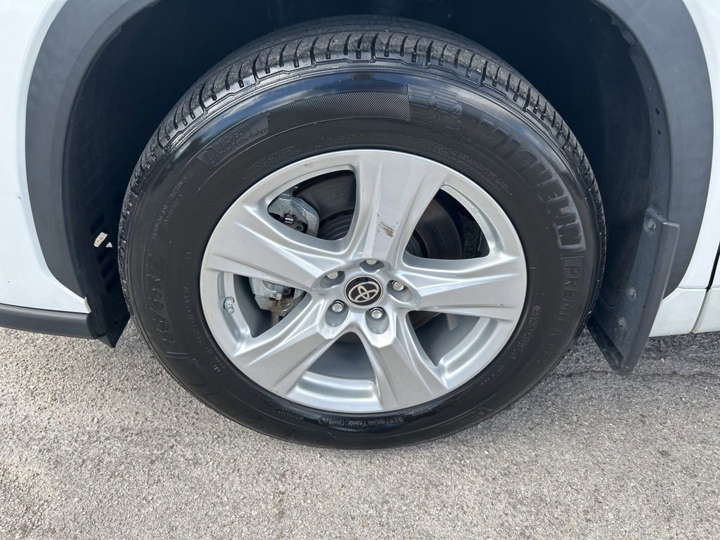 Used 2023 Toyota Highlander L image 18