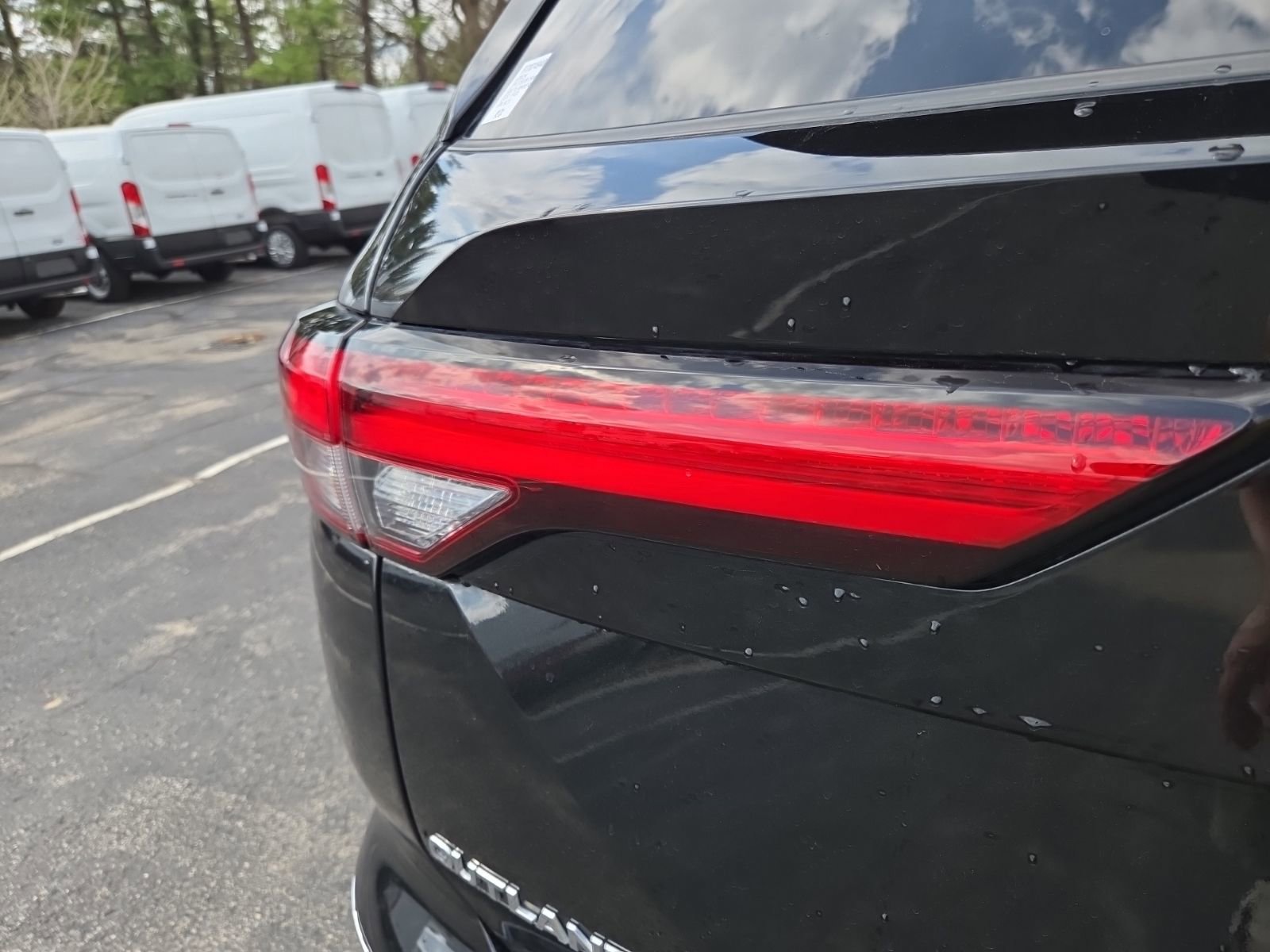 Used 2024 Mitsubishi Outlander ES image 12