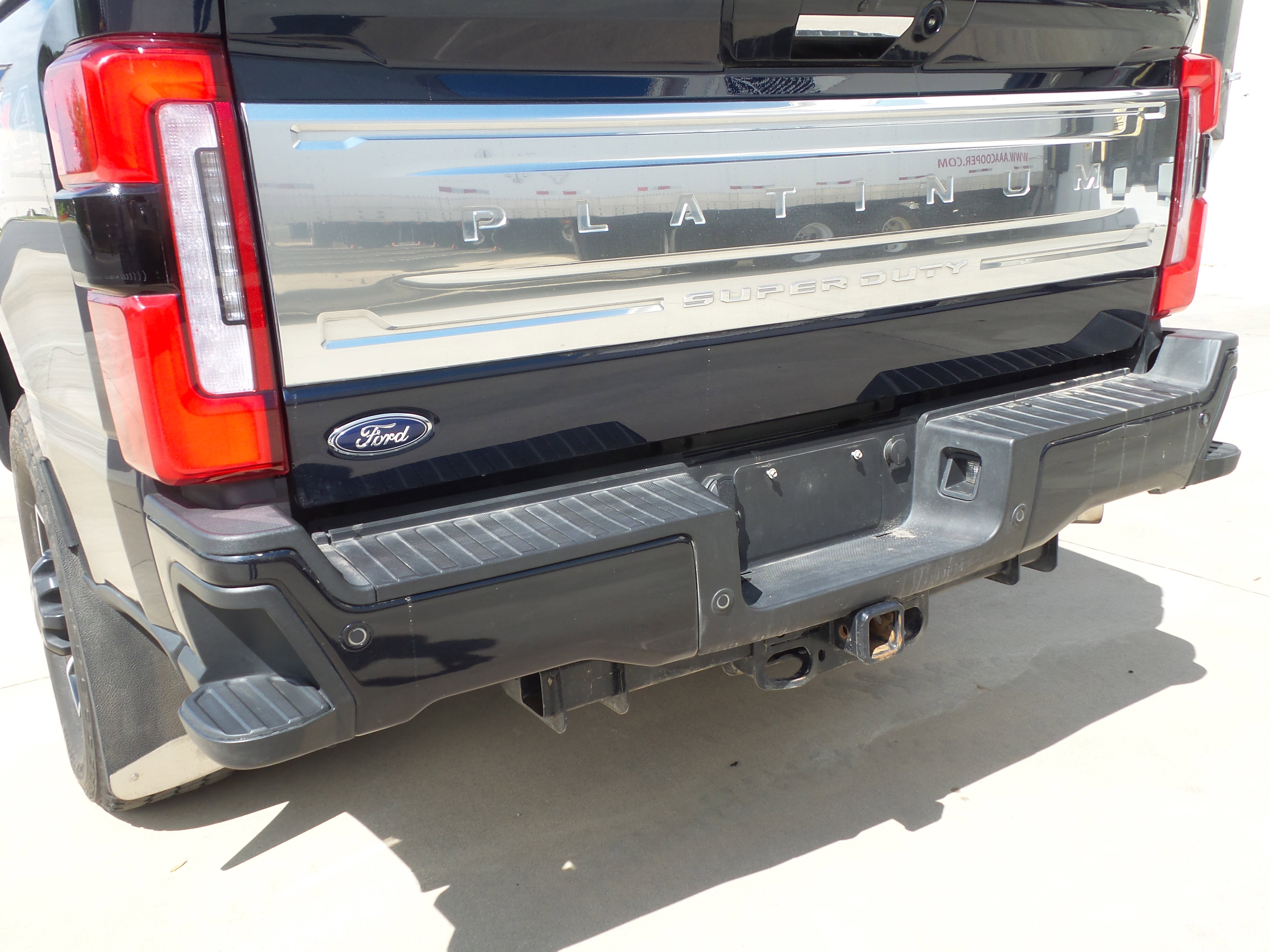 Used 2024 Ford F350 Platinum w/ FX4 Off-Road Package image 40