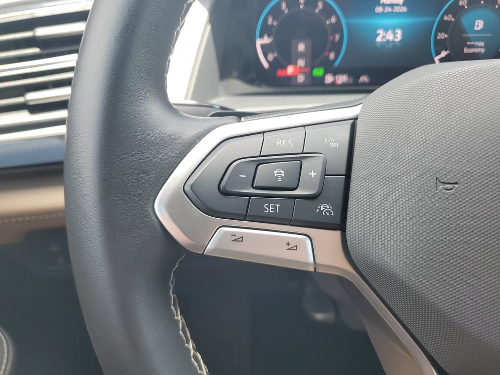Used 2024 Volkswagen Atlas Cross Sport SE FWD image 19