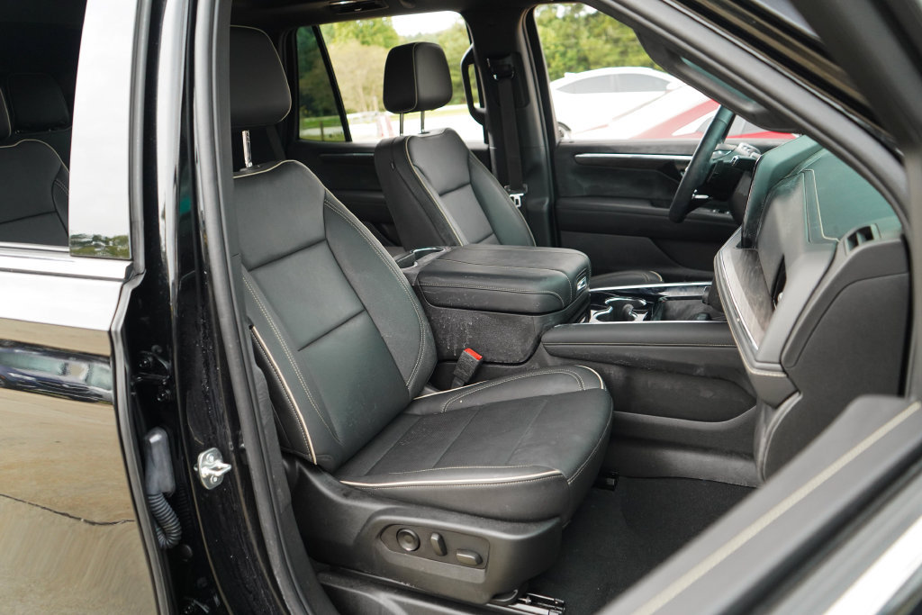 Used 2025 Chevrolet Tahoe Premier AWD/4WD image 14