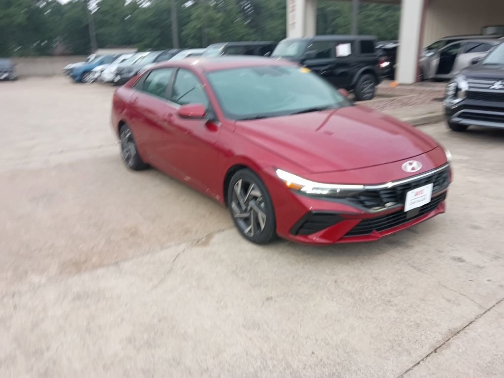 Used 2025 Hyundai Elantra SEL FWD image 6