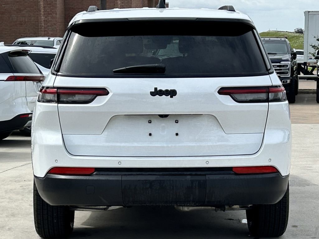 Used 2025 Jeep Grand Cherokee L Altitude RWD image 5