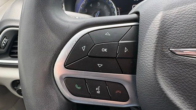 Used 2023 Chrysler Pacifica Touring-L FWD image 20