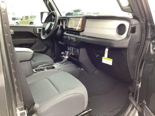 New 2026 Jeep Gladiator Sport AWD/4WD image 36
