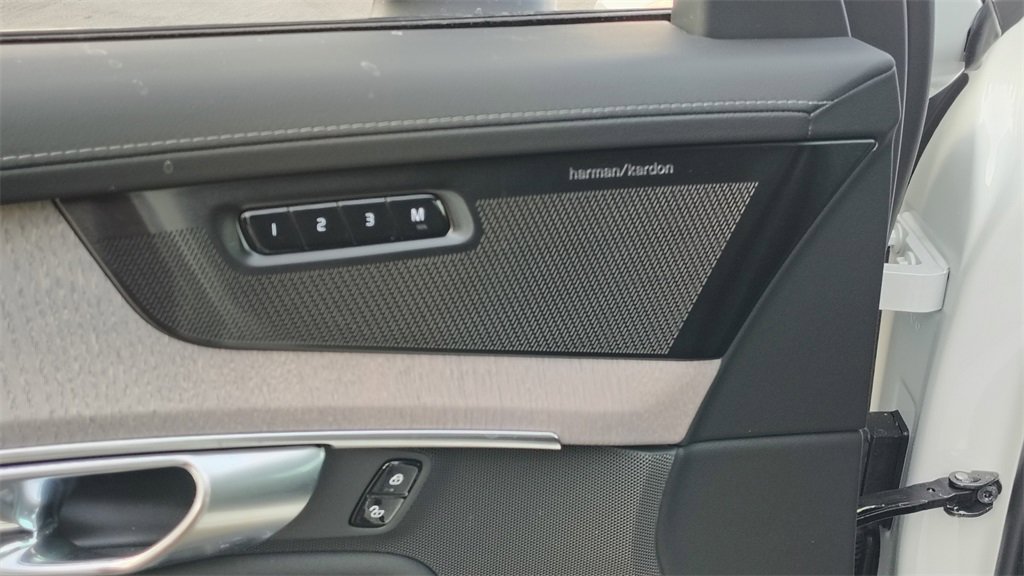 New 2026 Volvo XC90 B6 Ultra image 9