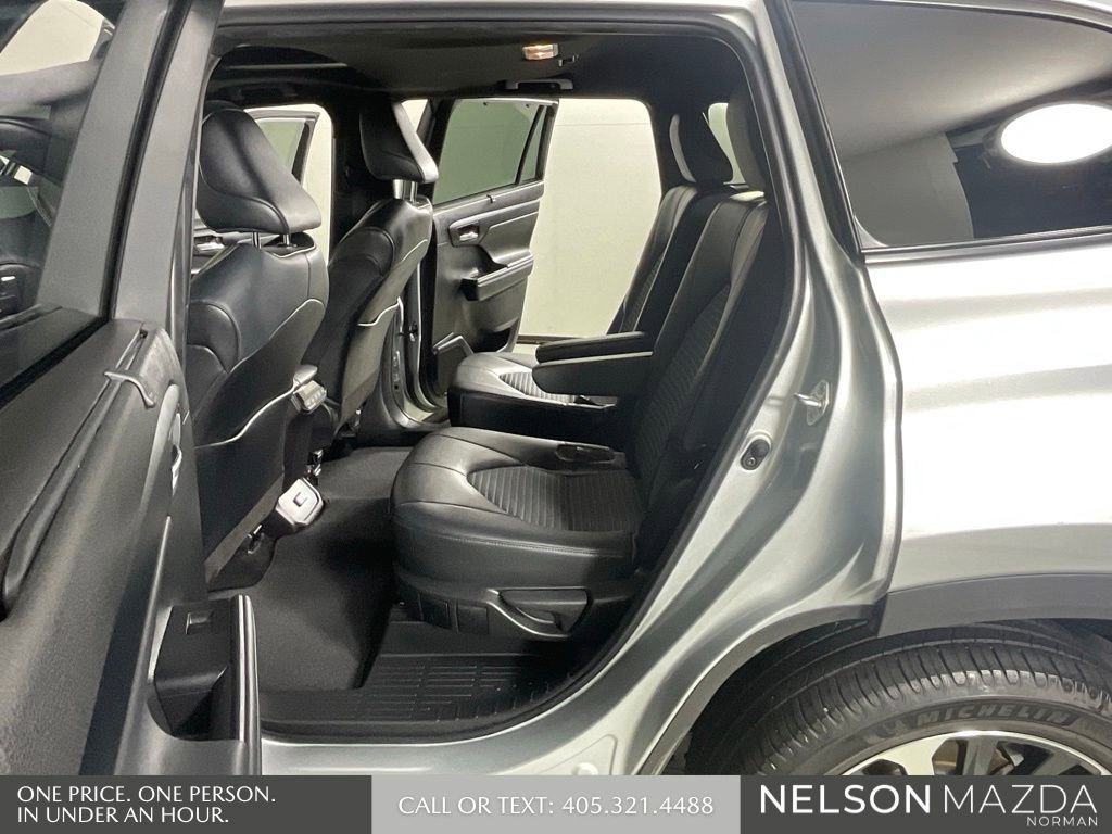 Used 2022 Toyota Highlander XSE FWD image 13