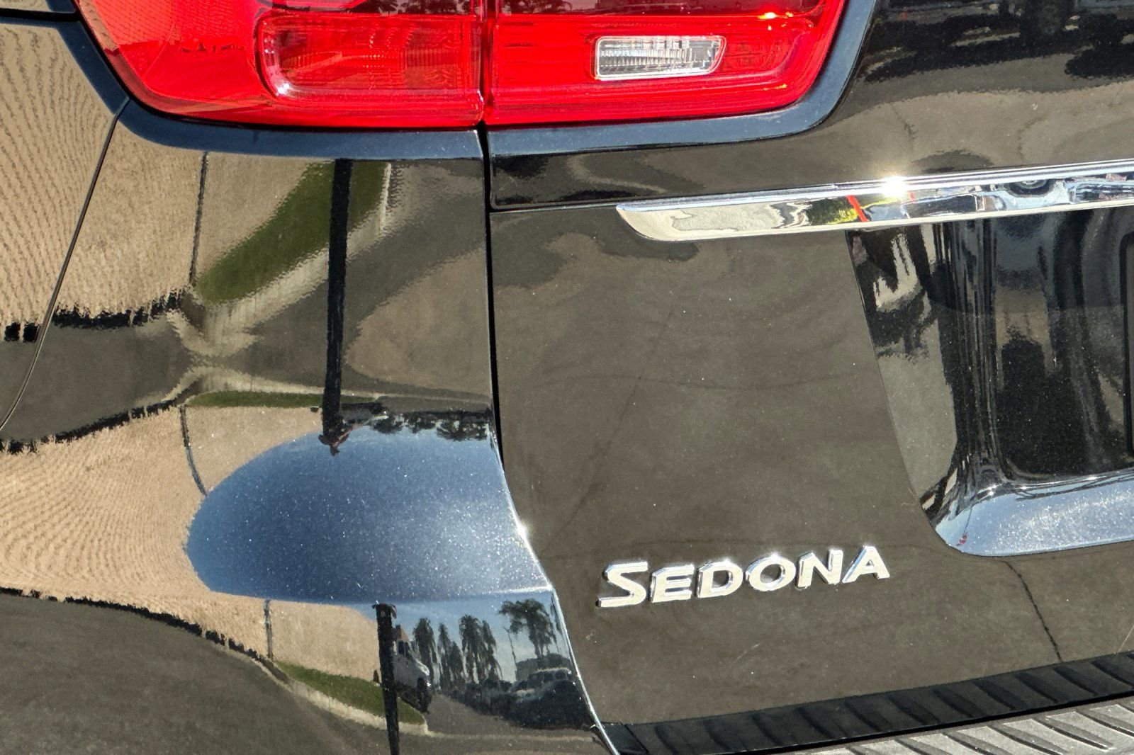 Used 2021 Kia Sedona EX image 29