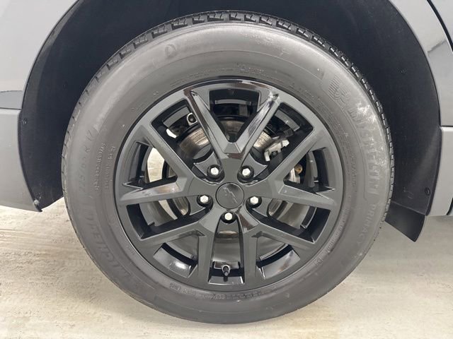 Used 2024 Chevrolet Equinox LT FWD image 32