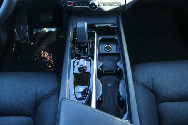 Used 2025 Volvo XC60 B5 Plus image 19