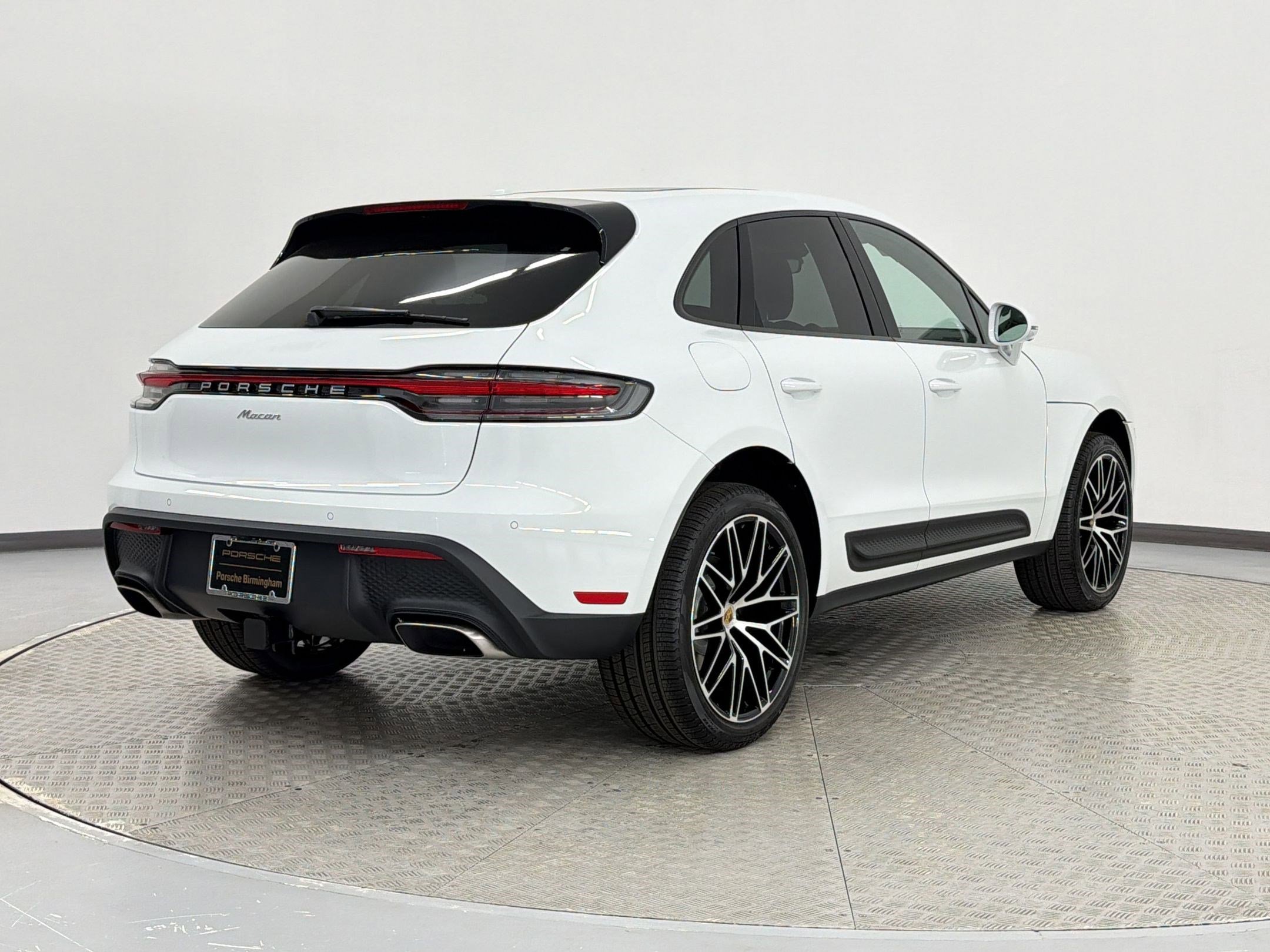New 2026 Porsche Macan AWD/4WD image 9
