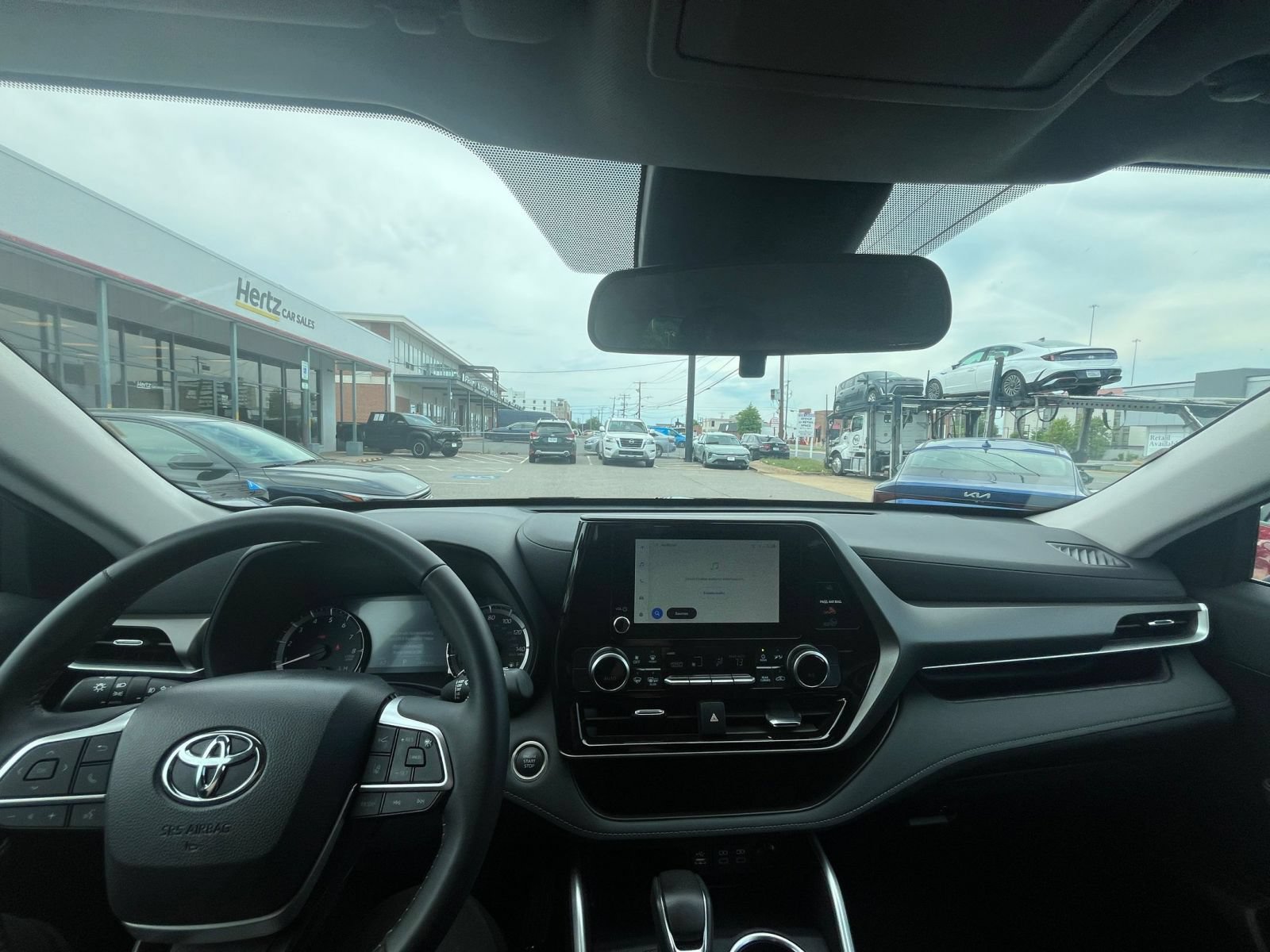 Used 2025 Toyota Highlander LE FWD image 35