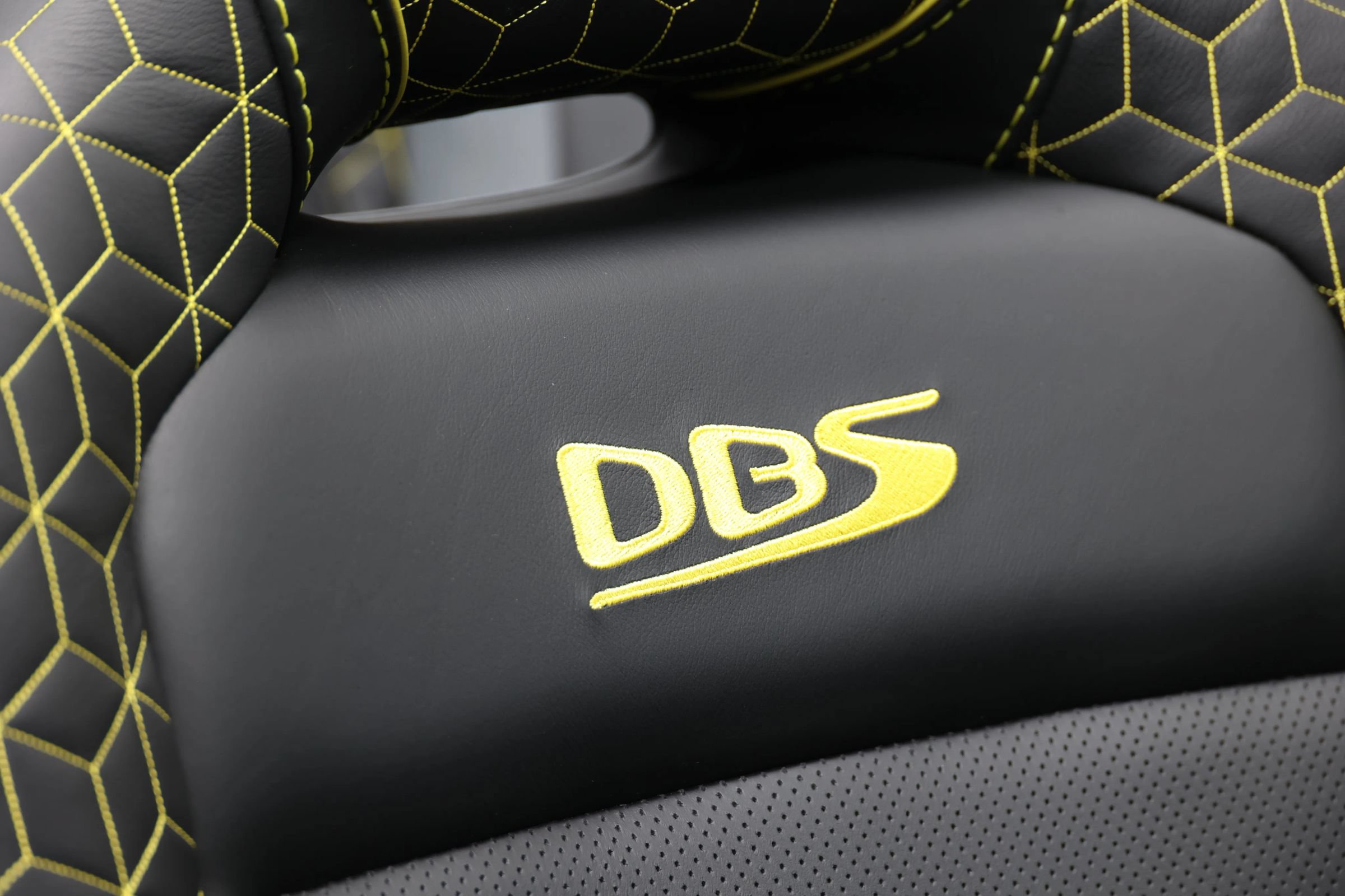 Used 2021 Aston Martin DBS Superleggera Volante RWD image 96