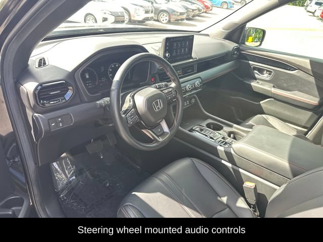 Used 2025 Honda Pilot TrailSport image 7