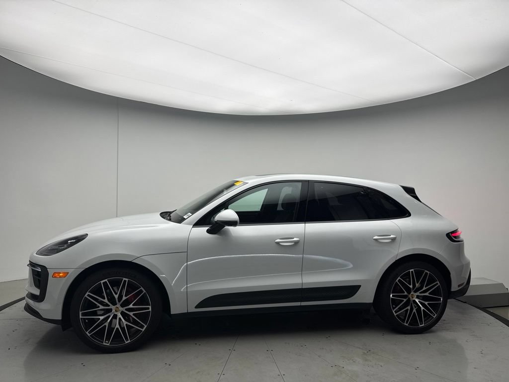 Certified 2022 Porsche Macan S AWD/4WD image 2