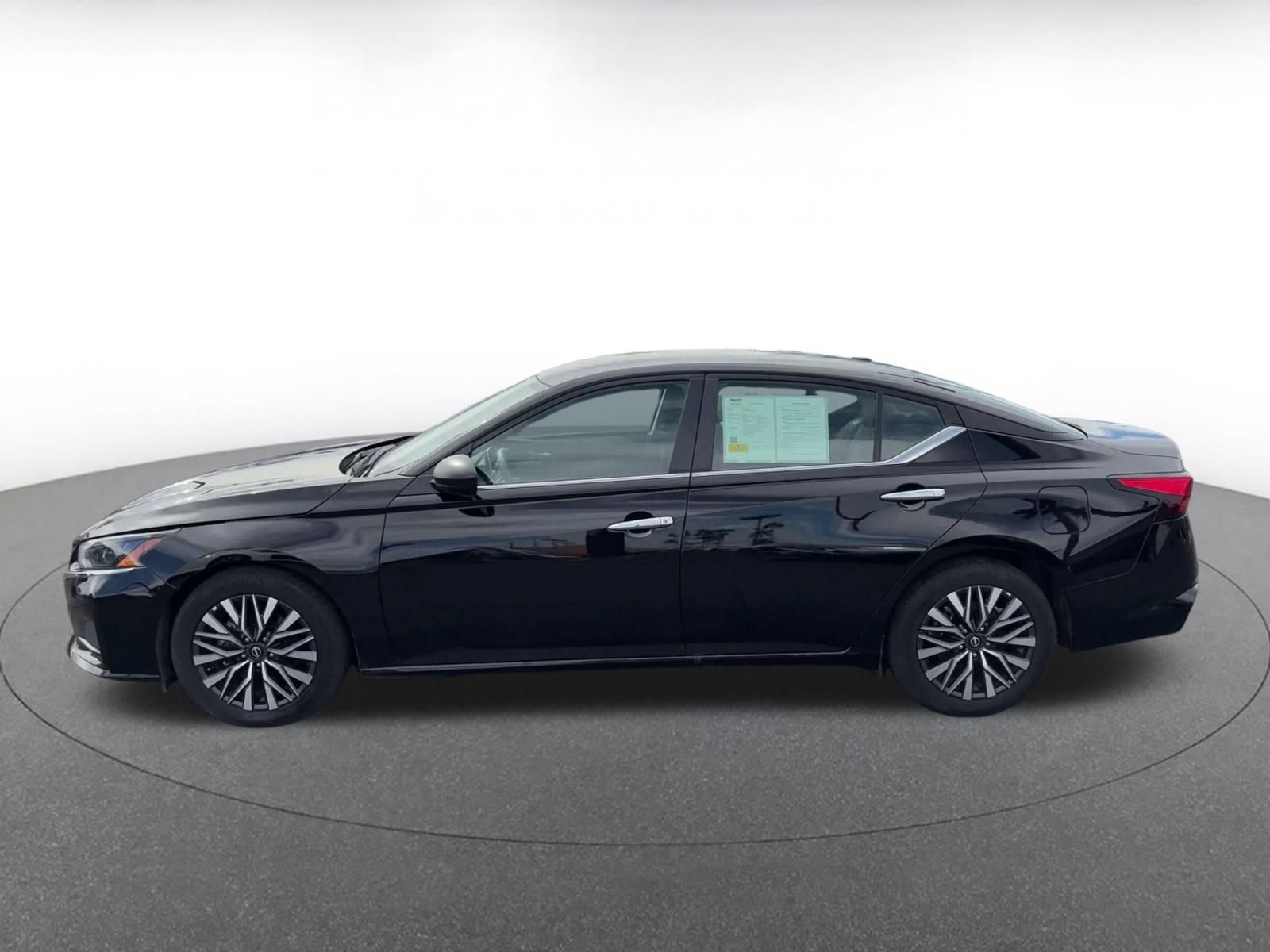 Used 2025 Nissan Altima 2.5 SV FWD image 8