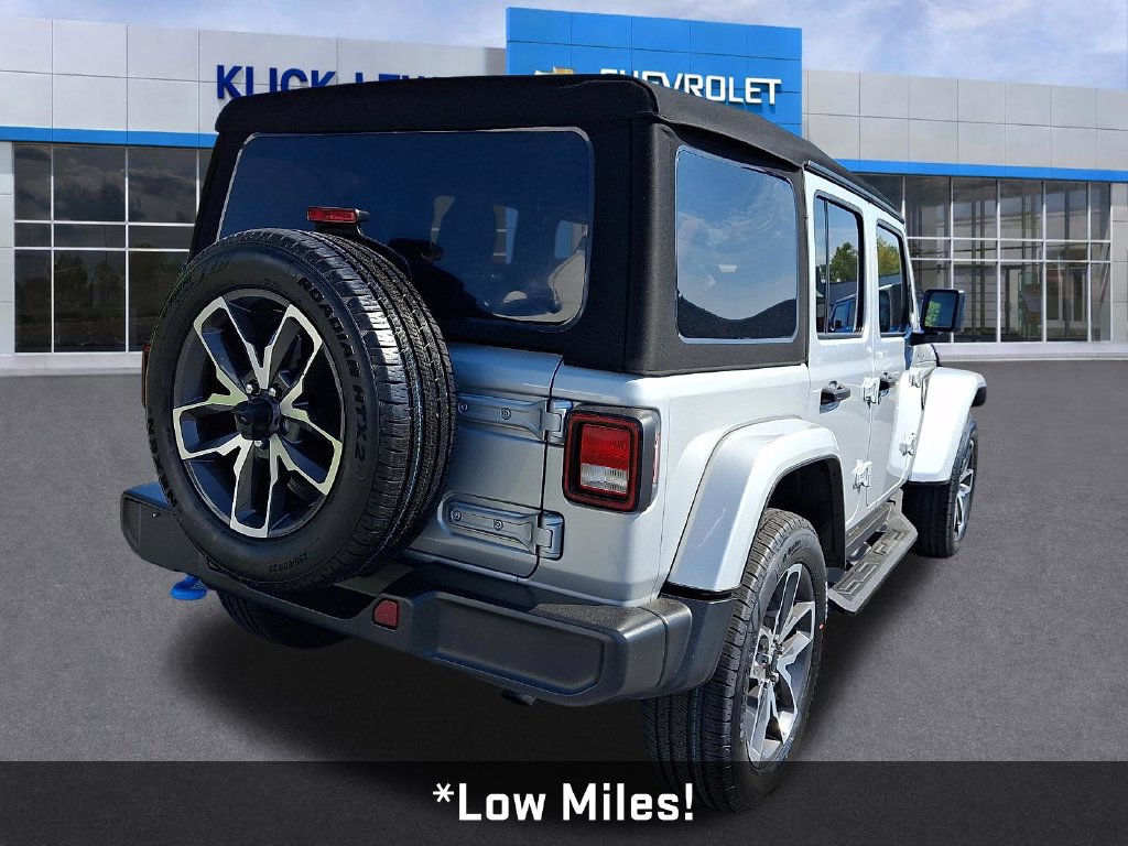 Used 2024 Jeep Wrangler Unlimited w/ Convenience Group AWD/4WD image 8