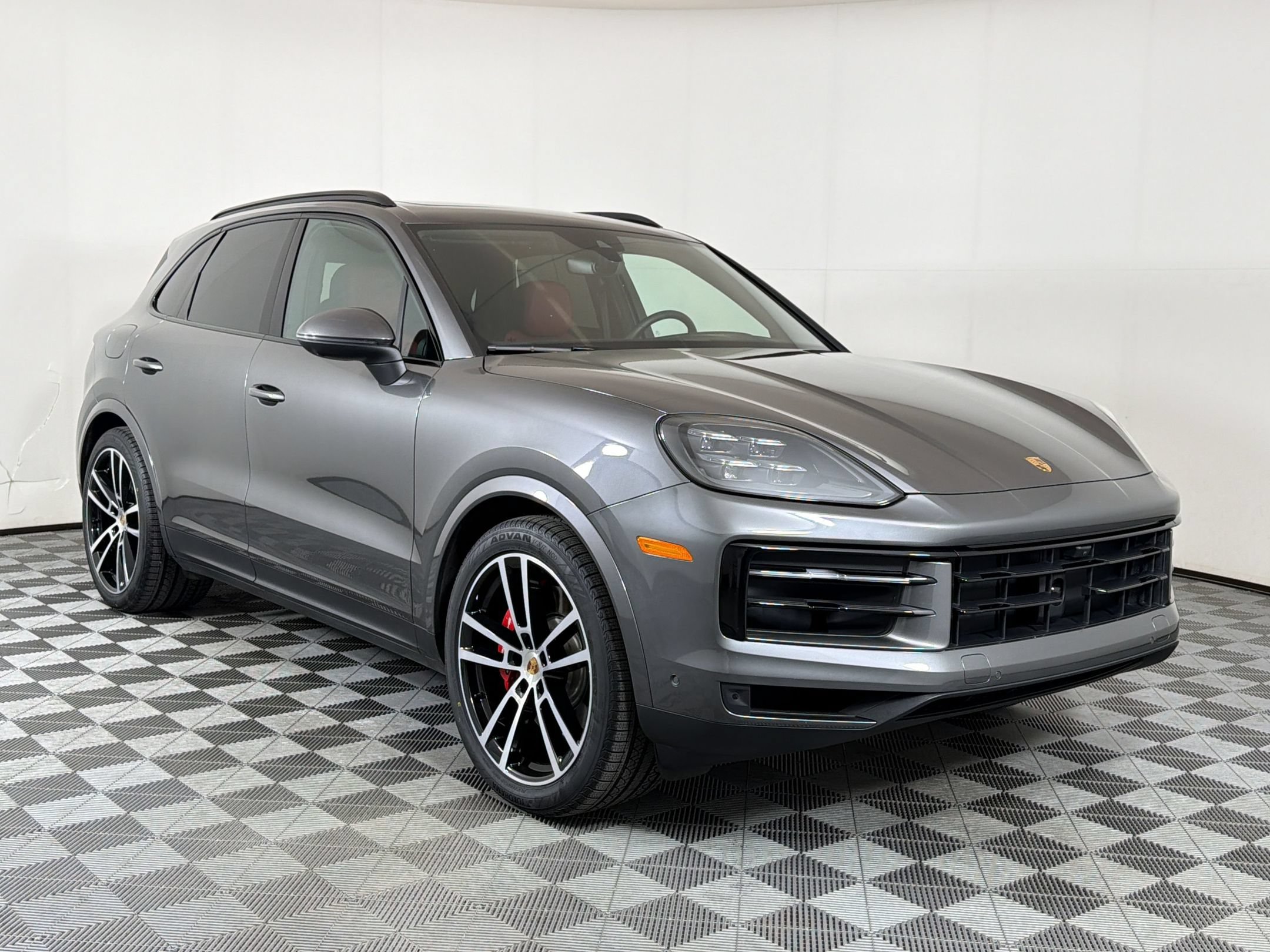 Certified 2025 Porsche Cayenne S AWD/4WD image 8