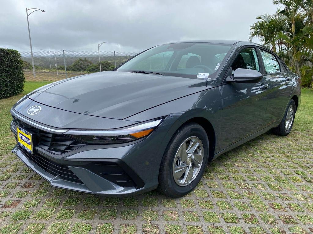 New 2026 Hyundai Elantra SE FWD image 3