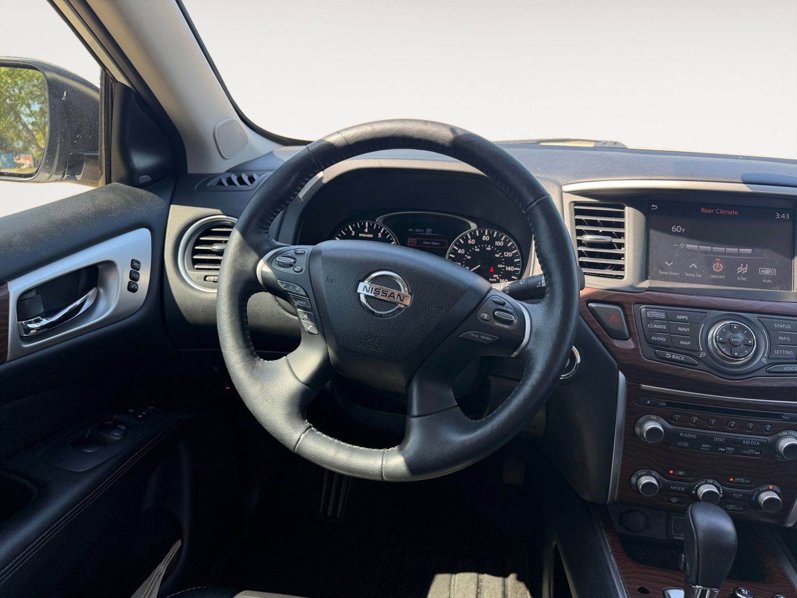 Used 2019 Nissan Pathfinder Platinum w/ Cargo Package AWD/4WD image 12