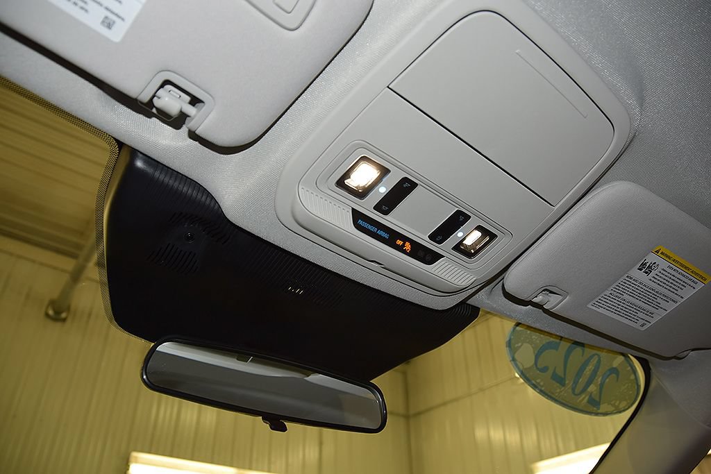 Used 2025 Ford Explorer Active w/ Active Comfort Package AWD/4WD image 29