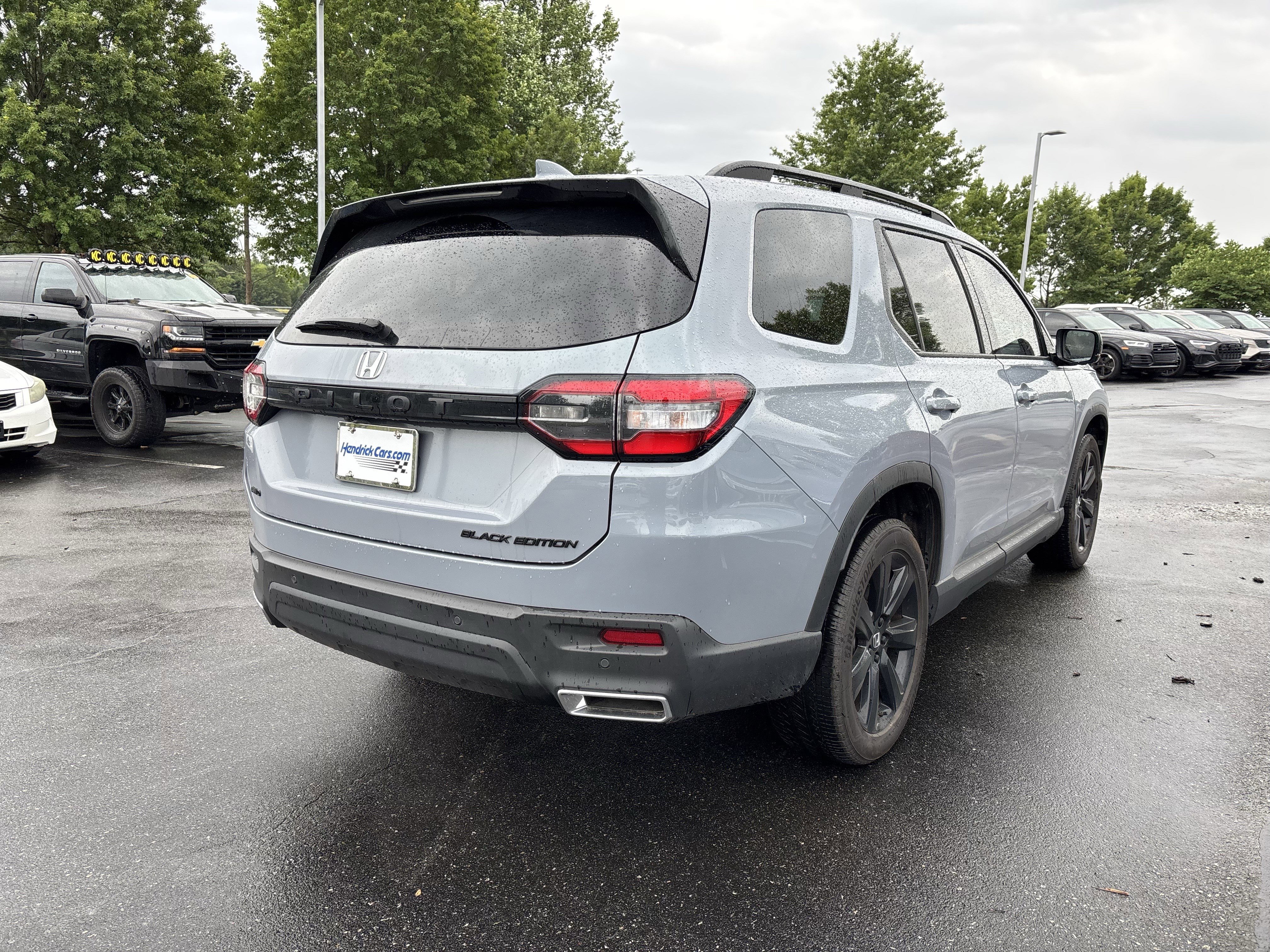Used 2025 Honda Pilot Black Edition image 25