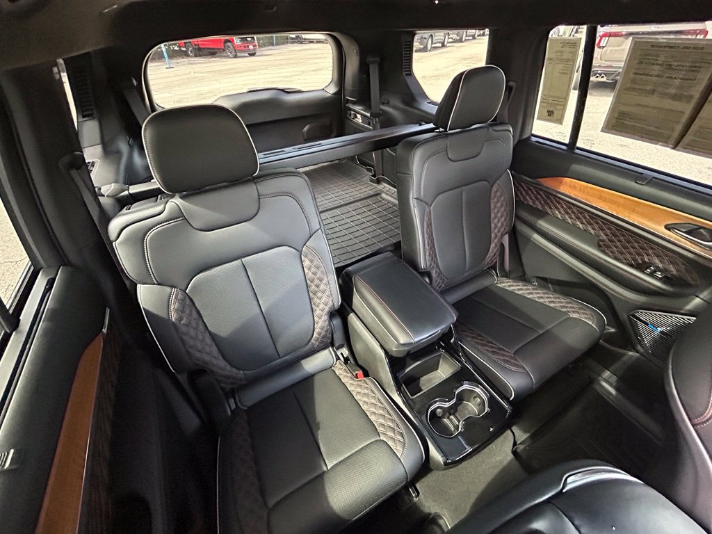 Used 2023 Jeep Grand Cherokee L Summit AWD/4WD image 30