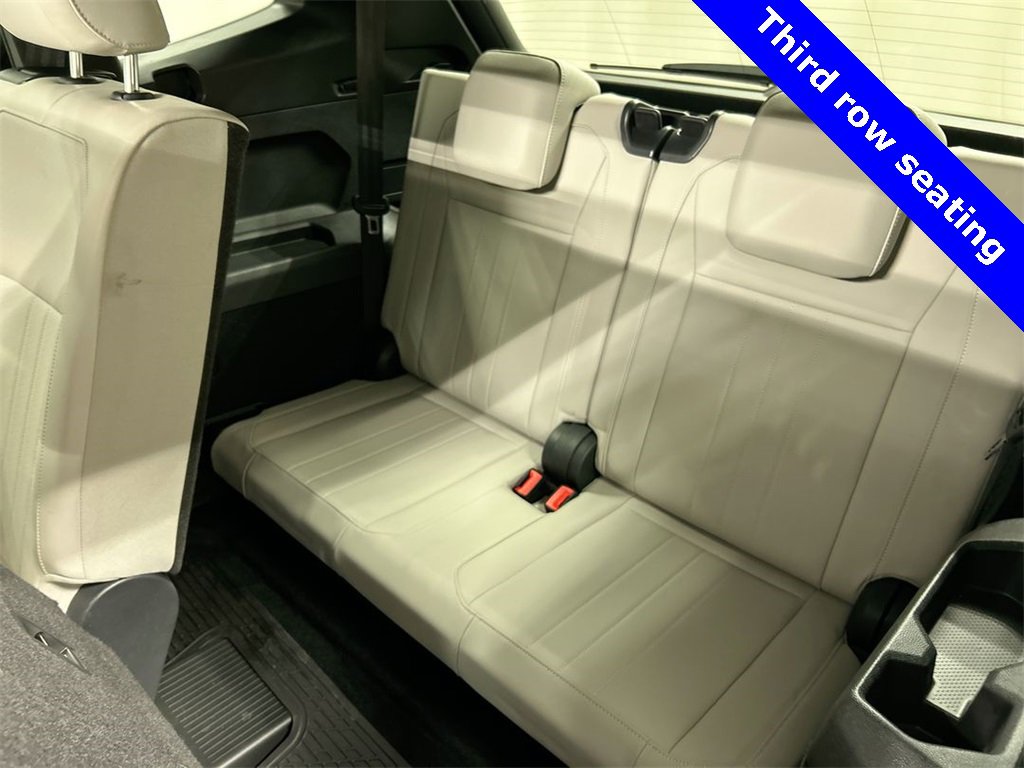 Certified 2022 Volkswagen Tiguan SE R-Line image 16