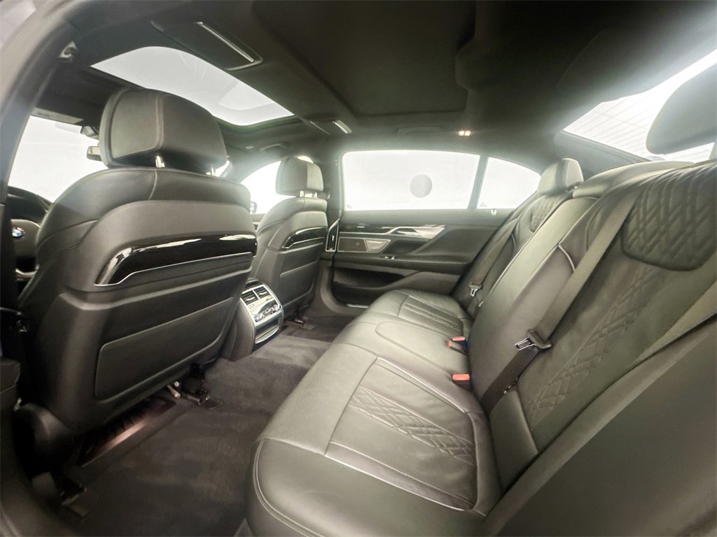 Used 2019 BMW 750i image 23