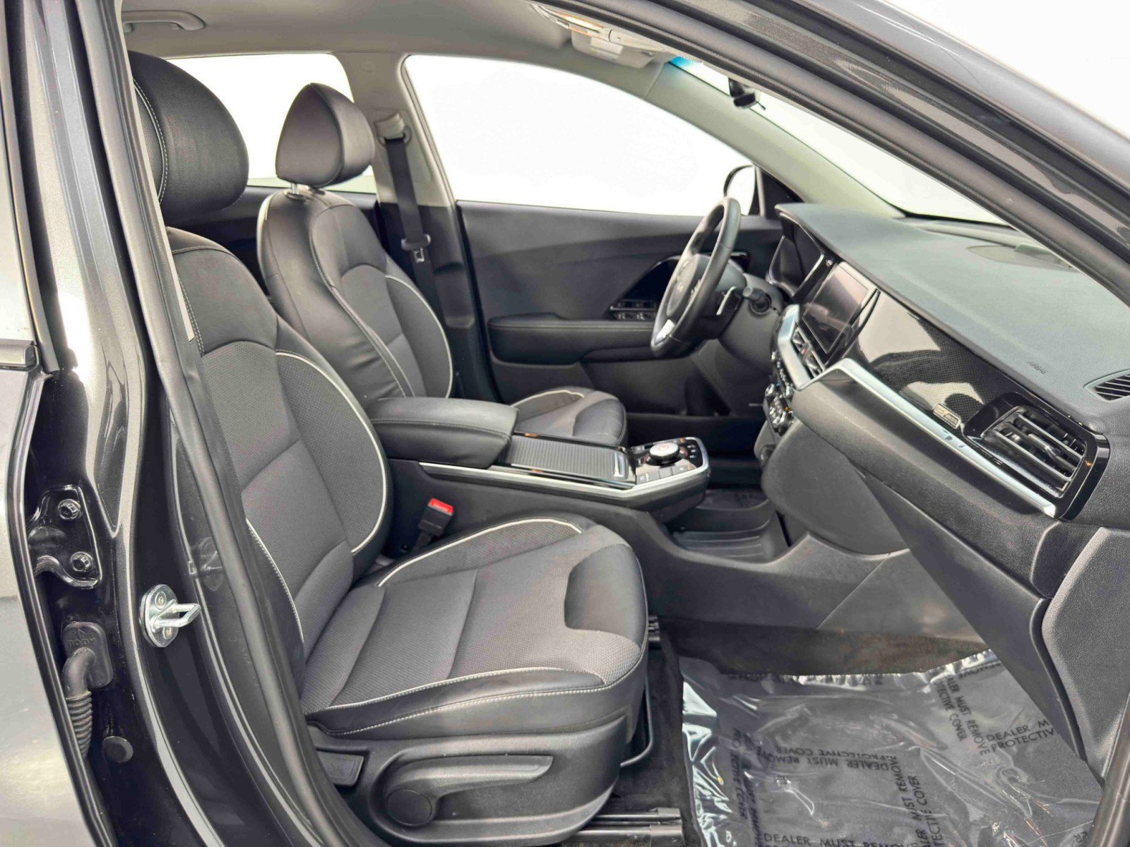 Used 2022 Kia Niro EX image 14