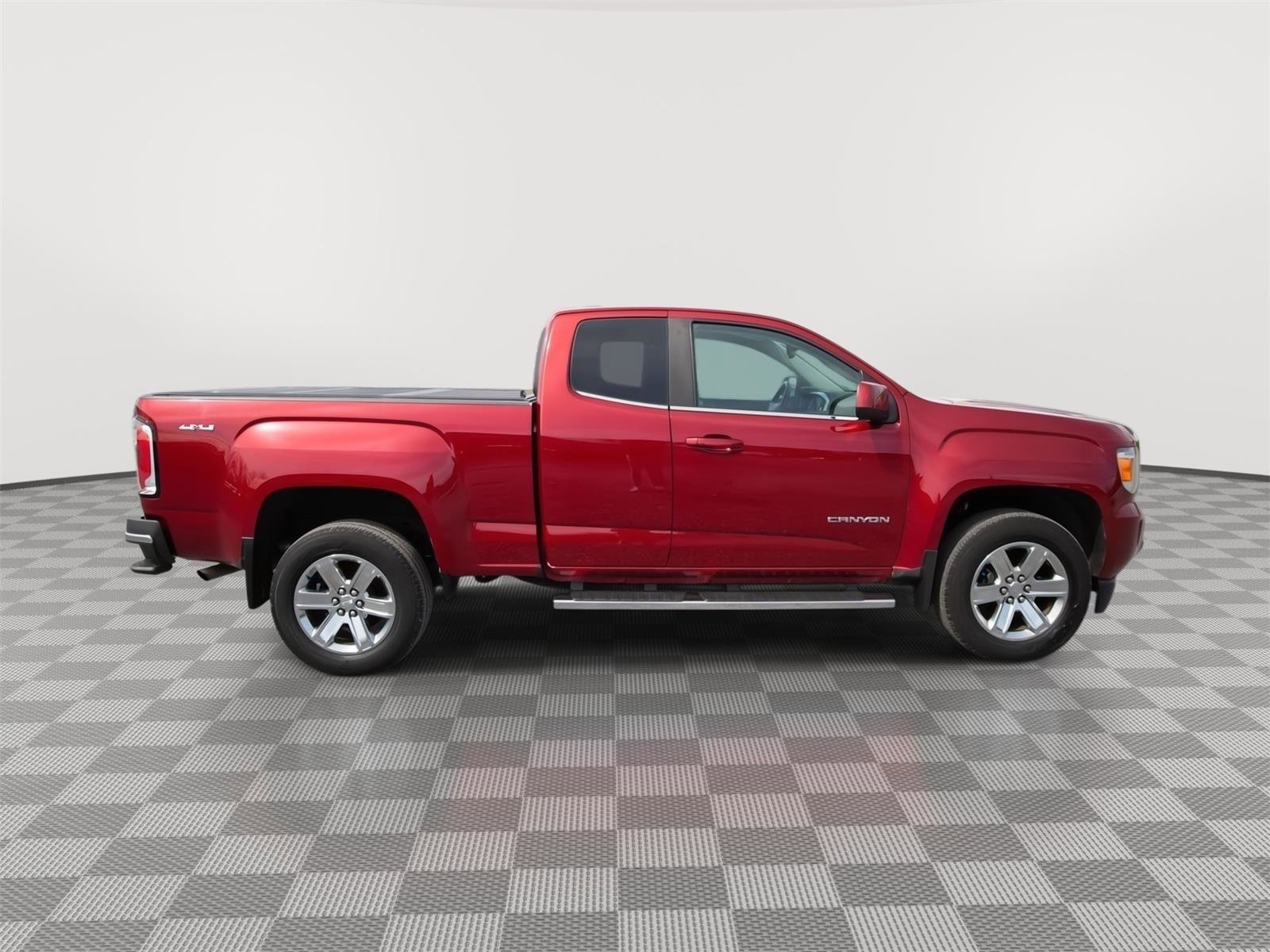 Used 2018 GMC Canyon SLE w/ SLE Convenience Package image 2