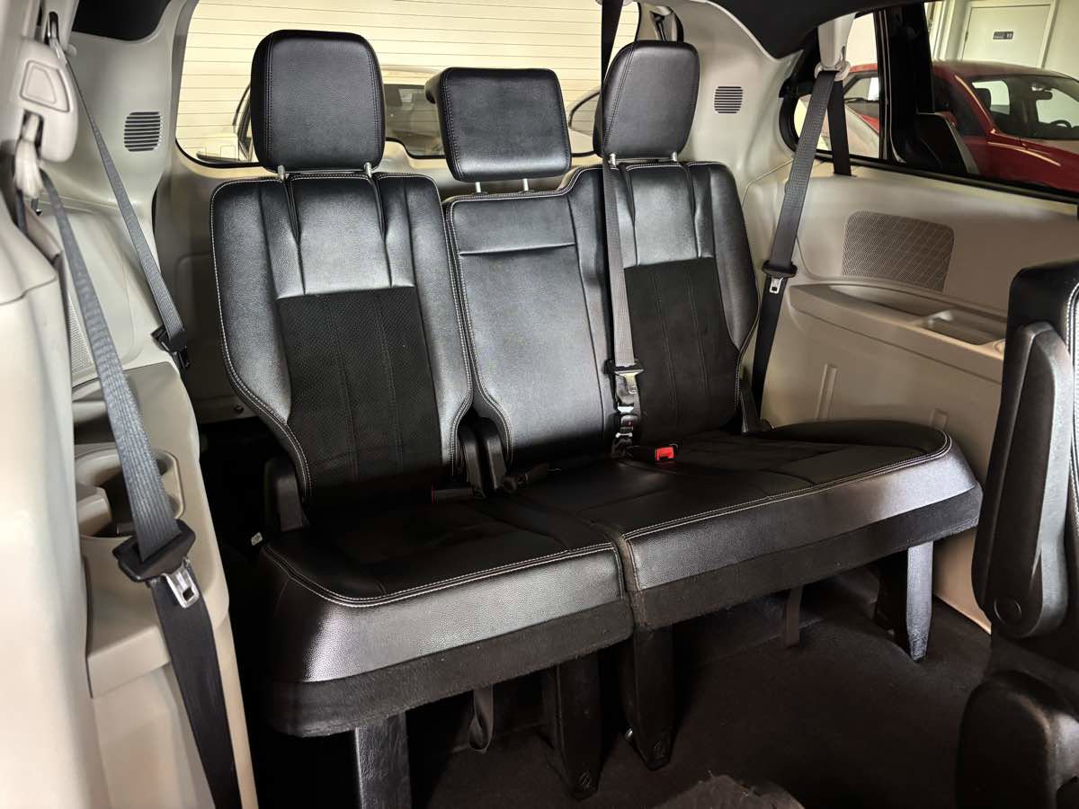 Used 2017 Dodge Grand Caravan SXT image 26