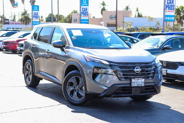 Used 2026 Nissan Rogue SV FWD image 2