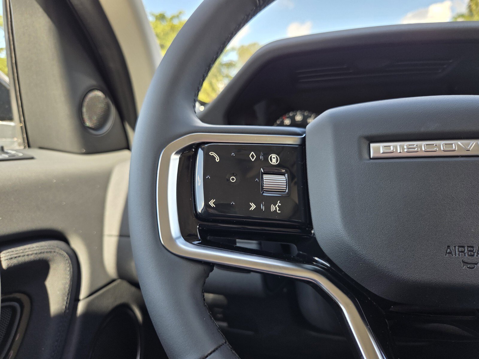 New 2025 Land Rover Discovery Sport S image 18