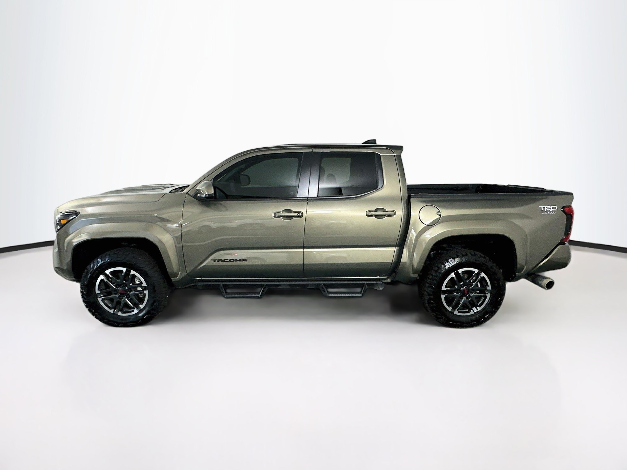 Used 2025 Toyota Tacoma TRD Sport AWD/4WD image 4