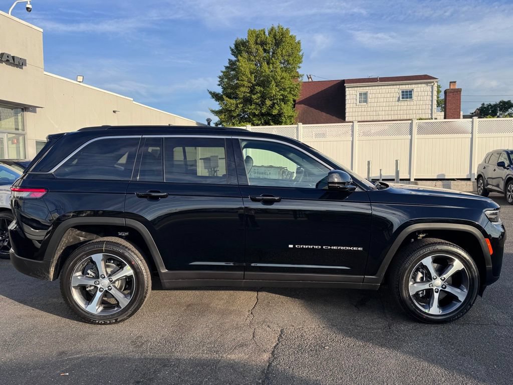 New 2026 Jeep Grand Cherokee Limited AWD/4WD image 8