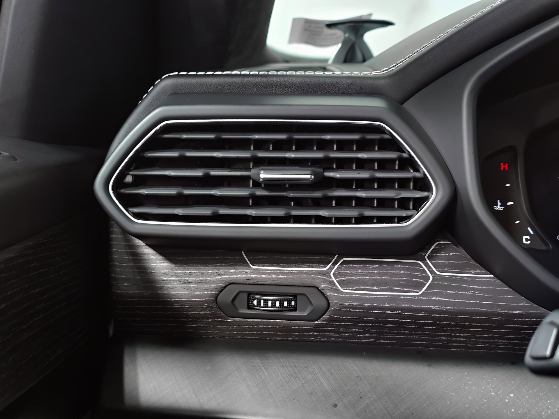 Used 2021 Lamborghini Urus image 30