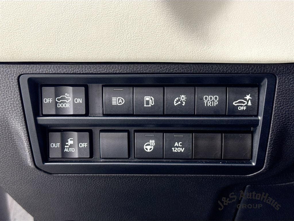 Used 2024 Toyota Tundra Capstone AWD/4WD image 10