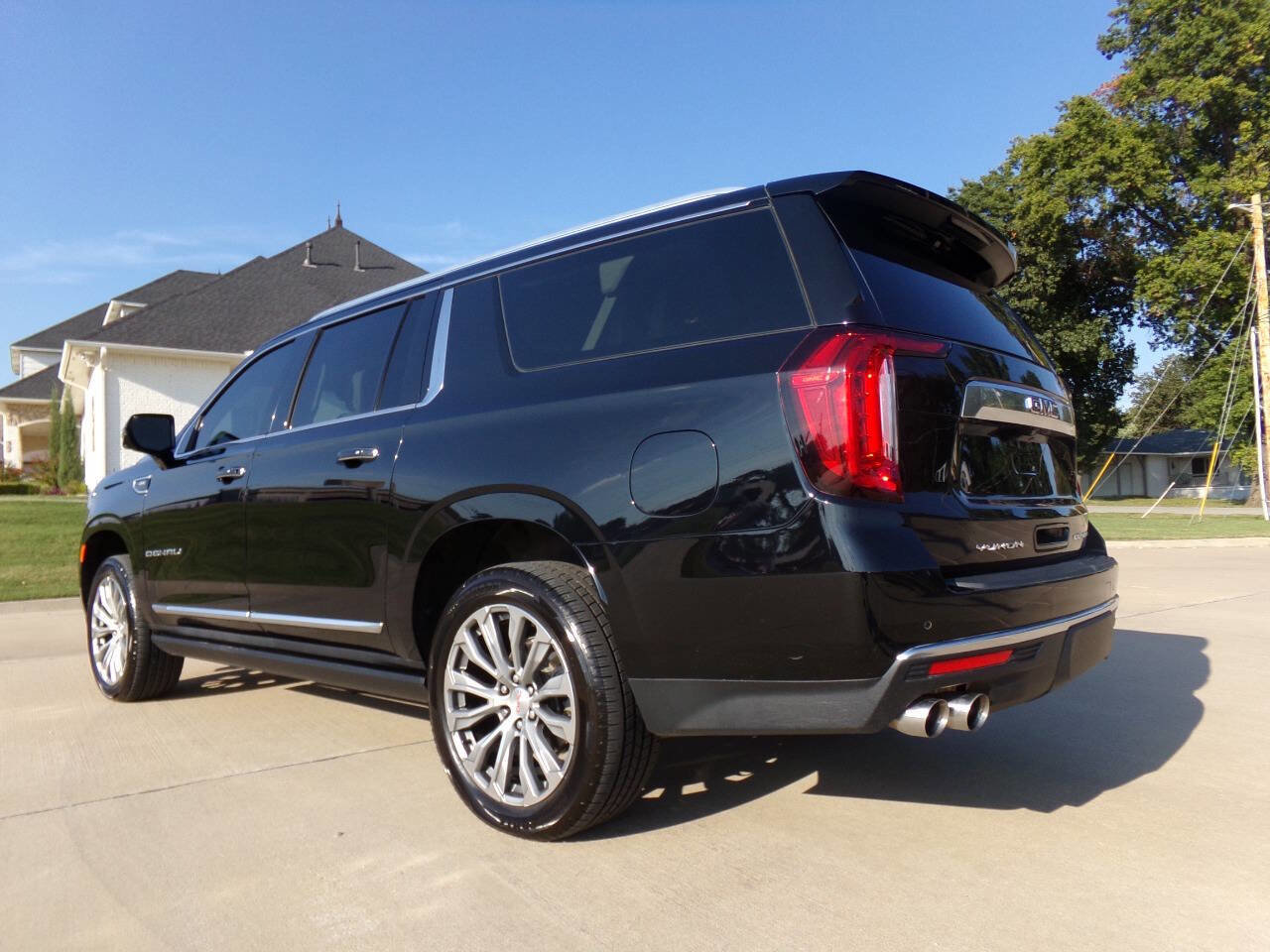 Used 2021 GMC Yukon XL Denali w/ Denali Premium Package image 36