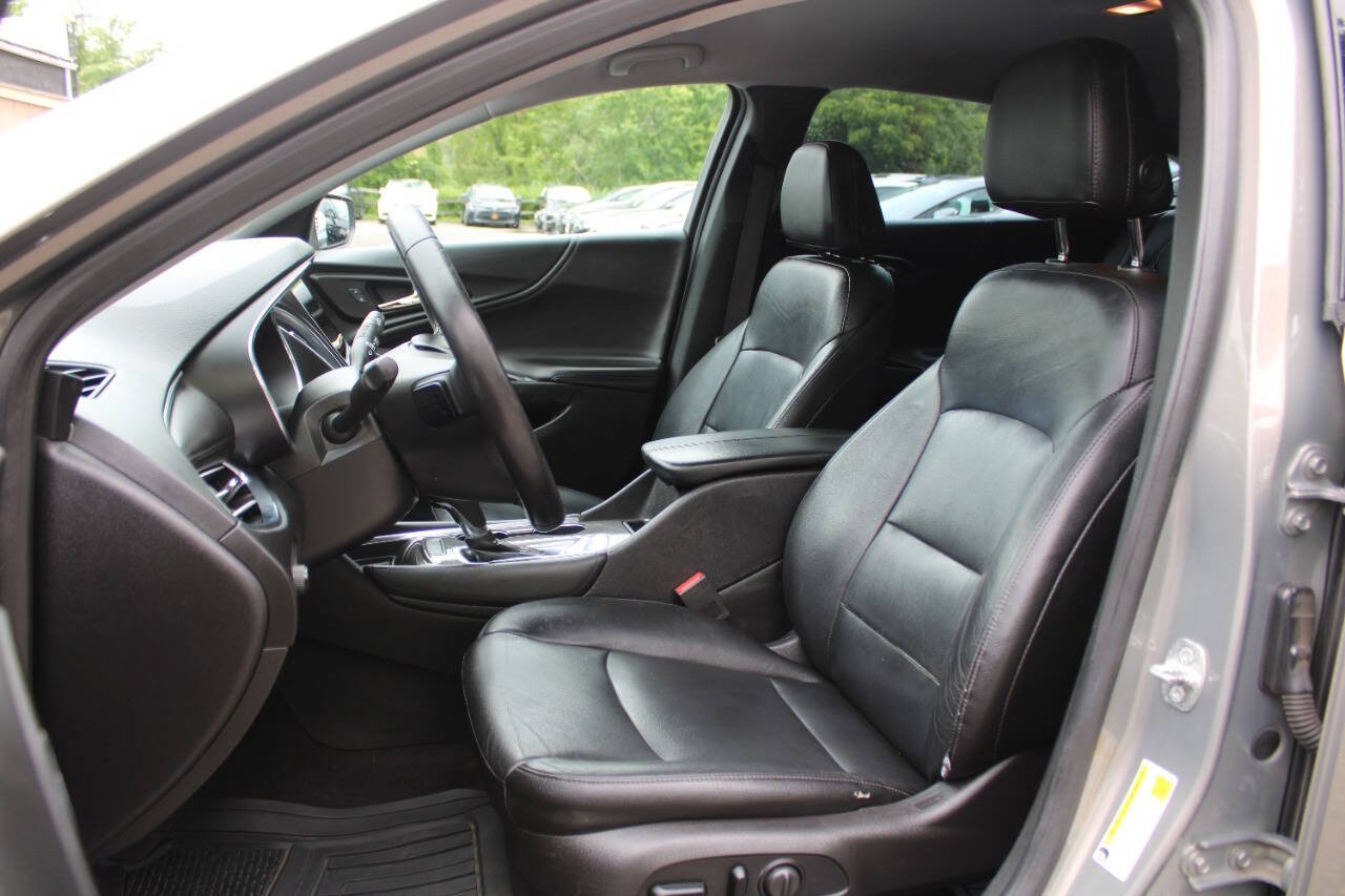 Used 2017 Chevrolet Malibu LT w/ Leather Package FWD image 24