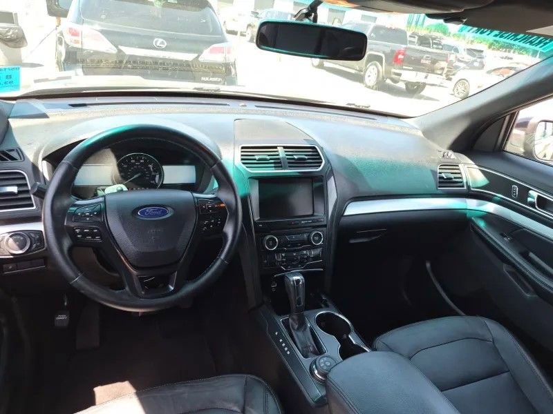 Used 2016 Ford Explorer XLT w/ Equipment Group 202A AWD/4WD image 2