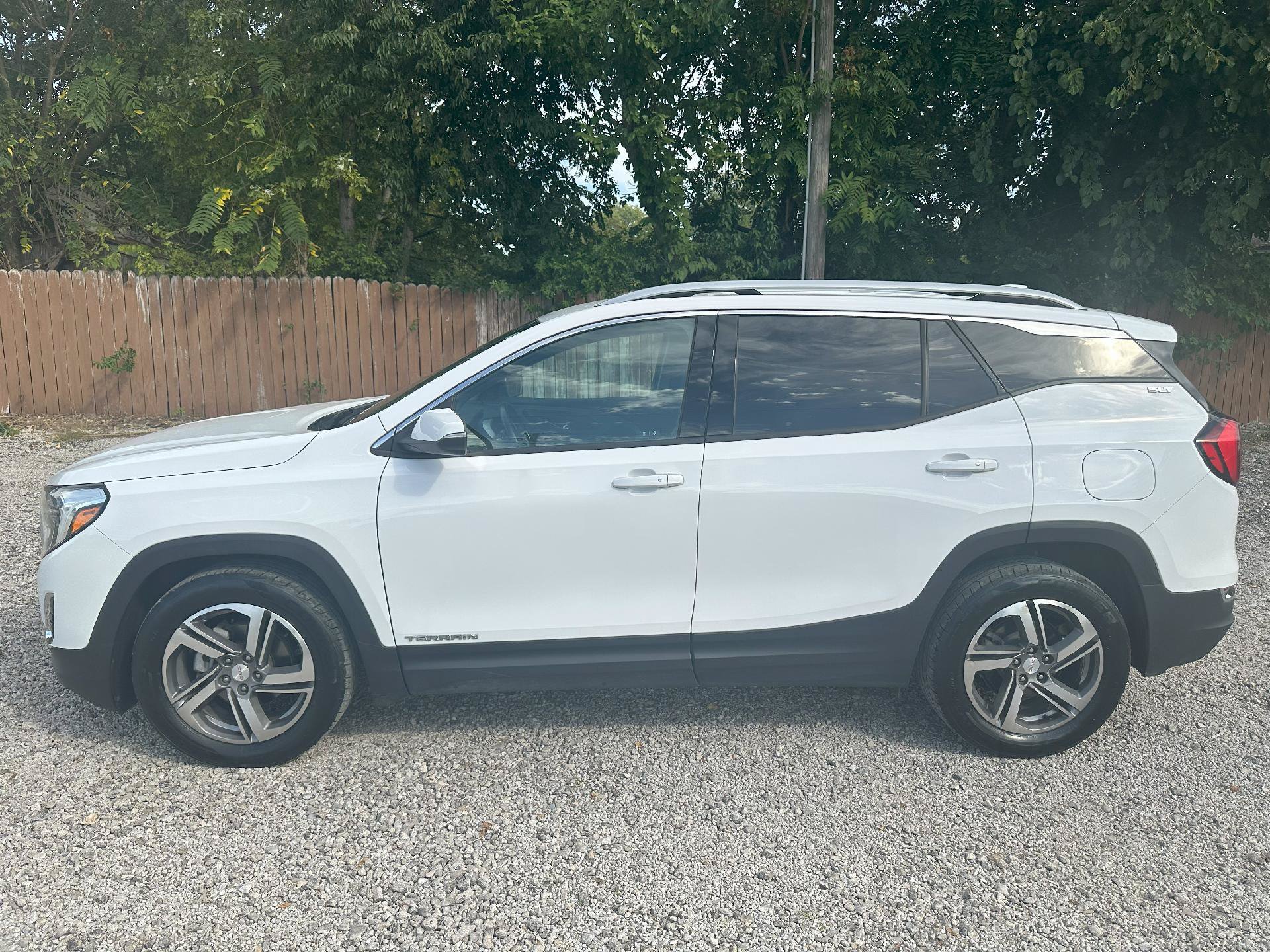 Used 2019 GMC Terrain SLT w/ Preferred Package FWD image 2