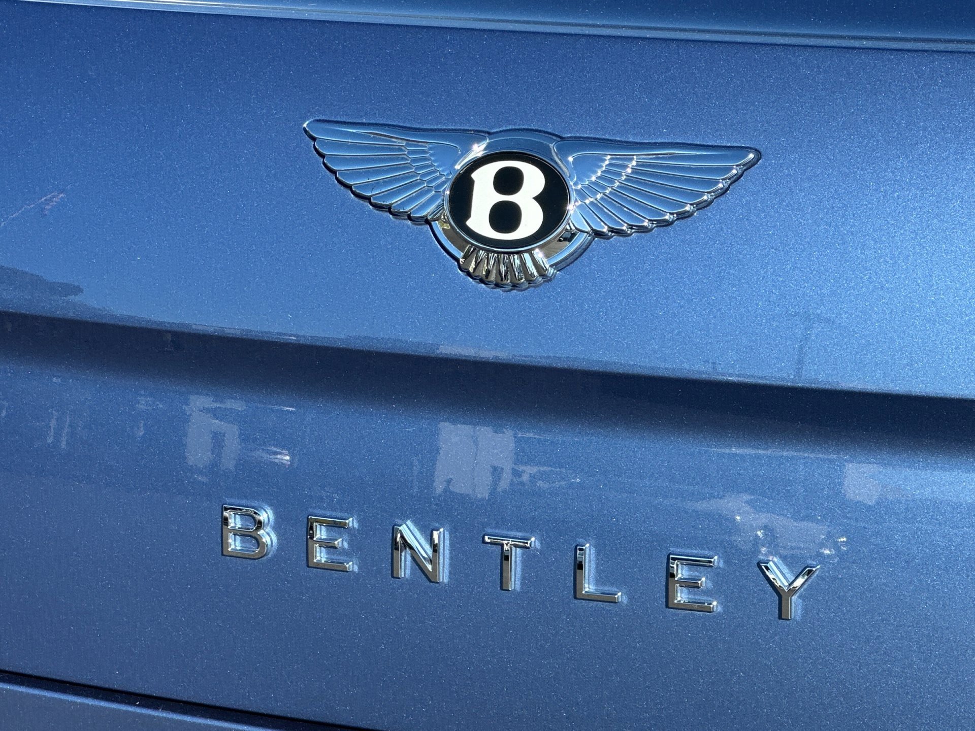 Used 2024 Bentley Flying Spur V8 image 32