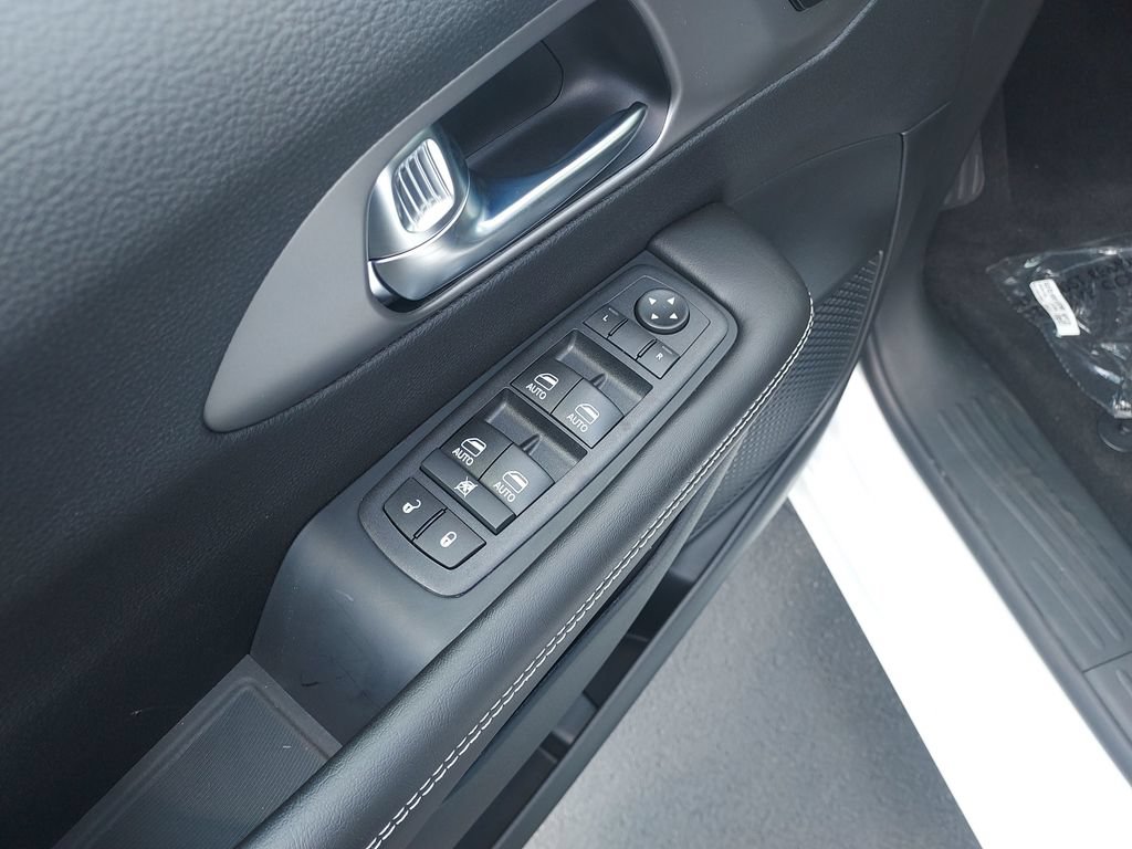 New 2027 Chrysler Pacifica Select w/ S Appearance Package FWD image 11