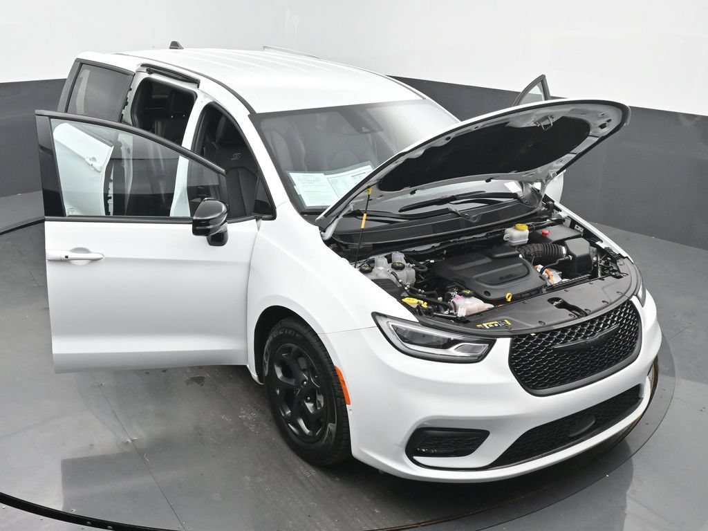 Used 2024 Chrysler Pacifica Limited FWD image 67