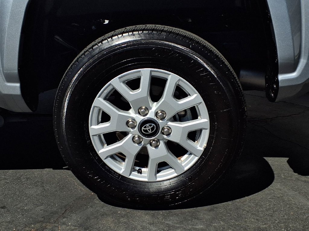 Certified 2024 Toyota Tacoma SR5 AWD/4WD image 4