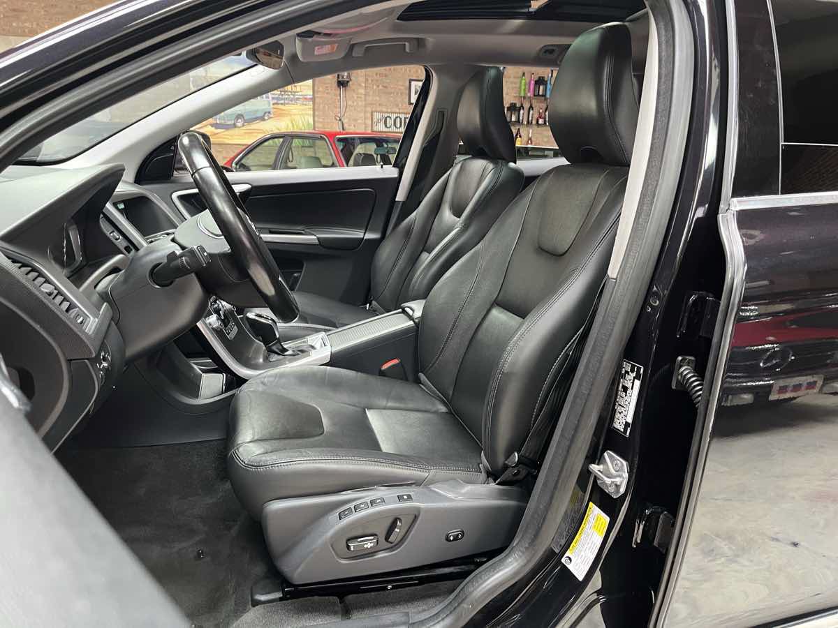 Used 2015 Volvo XC60 T5 Platinum AWD/4WD image 22